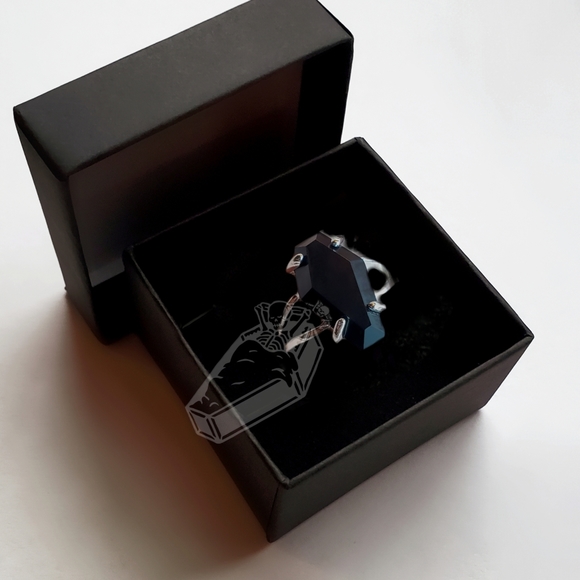 Poshmark won't let me delete this? 🫤 - Picture 6 of 12